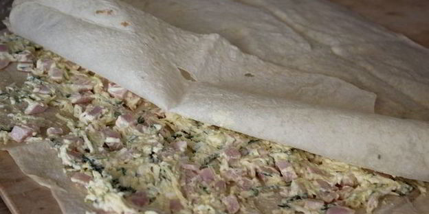 рулет из лаваша с ветчиной