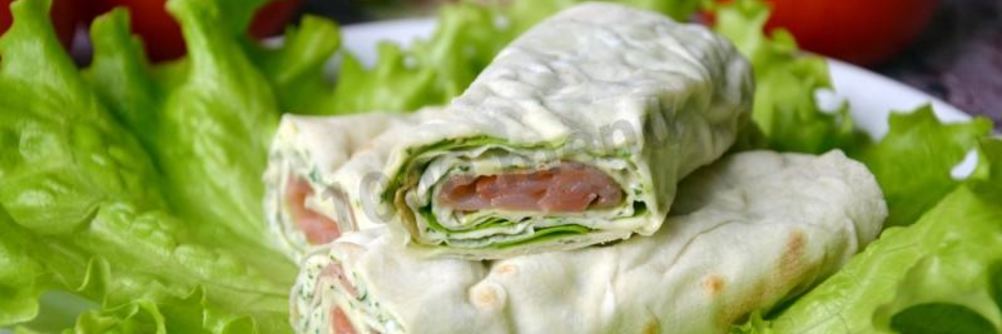 Рулет из лаваша сыра и красной рыбы