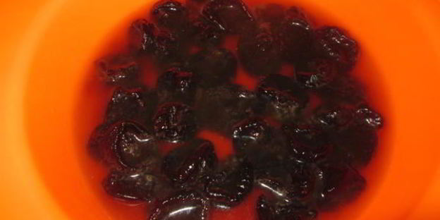 рулет из сала с курицей и черносливом