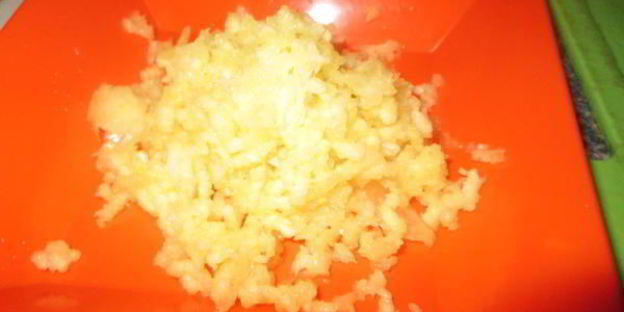 рулет из сала с курицей и черносливом