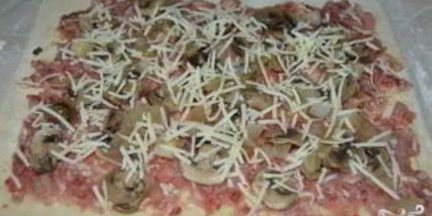 рулет из слоеного теста с начинкой