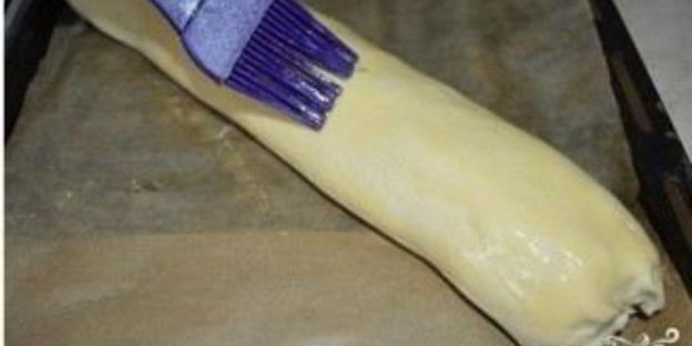 рулет из слоеного теста с начинкой