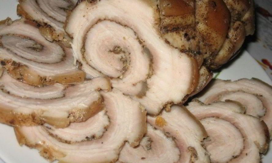 Рецепт рулета из свиной грудинки