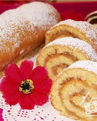 Рулет, который выпекается вместе с начинкой