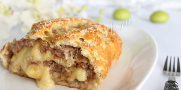 рулет с фаршем и сыром