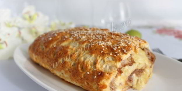 рулет с фаршем и сыром