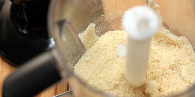 рулет с марципаном