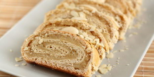 рулет с марципаном