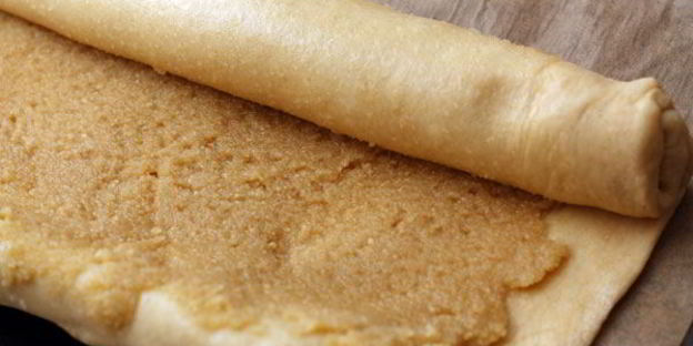 рулет с марципаном