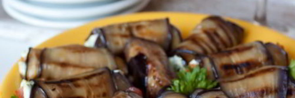 Рулетики из баклажана с фетой и помидором