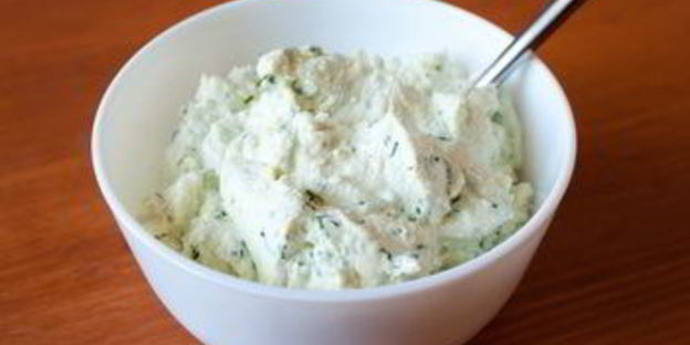 рулетики из баклажана с фетой и помидором