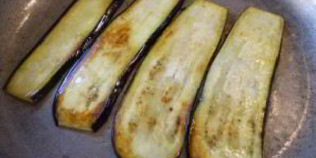 рулетики из баклажанов с морковкой и чесноком