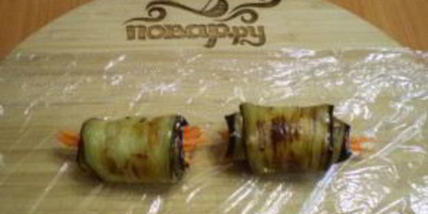 рулетики из баклажанов с морковкой и чесноком
