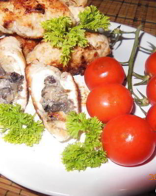 Рулетики из индейки с грибами и сыром