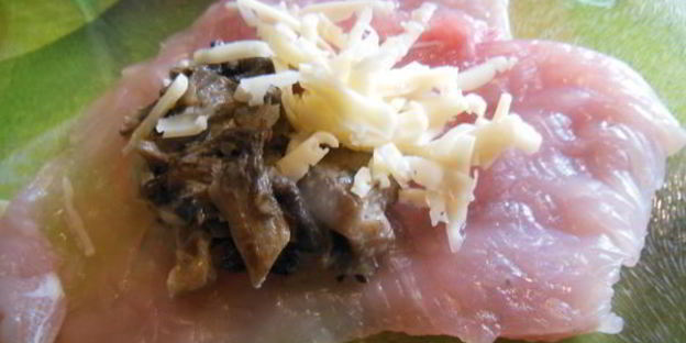 рулетики из индейки с грибами и сыром