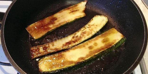 рулетики из кабачков с сыром и чесноком быстро и вкусно