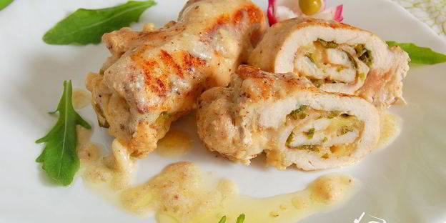 рулетики из курицы с сыром и зеленью