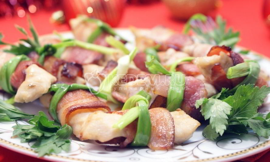 Рецепт рулетиков из курицы в беконе