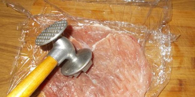 рулетики из свинины с черносливом и ореховым песто