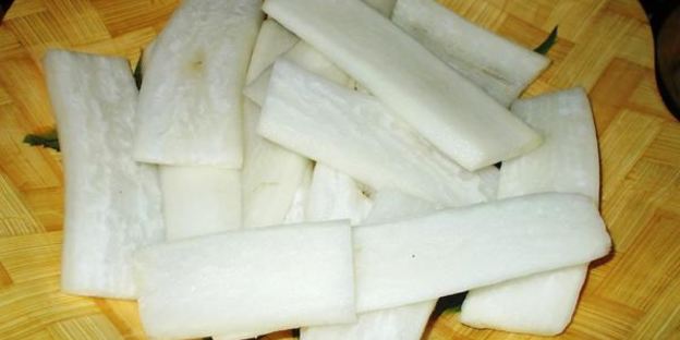 рулетики из свинины с черносливом и ореховым песто