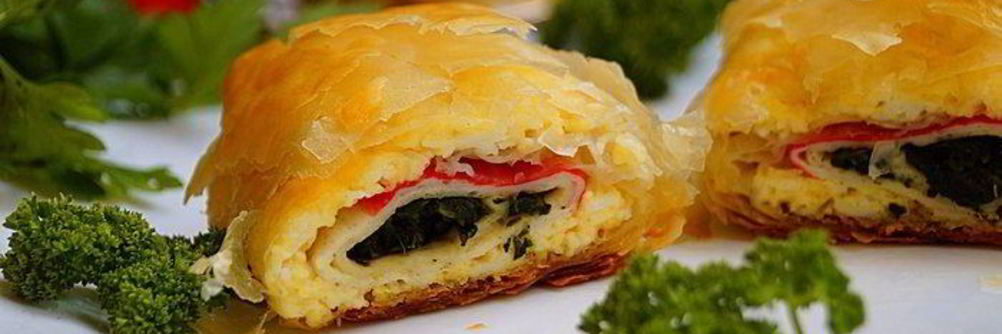 Рулетики из теста фило с крабово-сырной начинкой