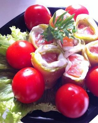 Рулетики из цуккини и форели