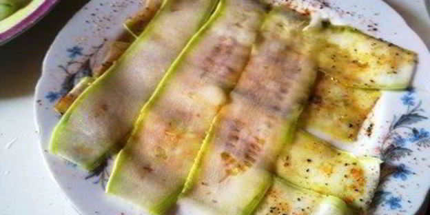рулетики из цуккини и форели