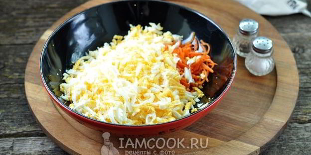 рулетики из ветчины с сыром и корейской морковью