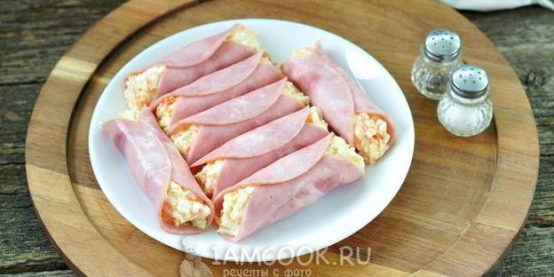 рулетики из ветчины с сыром и корейской морковью