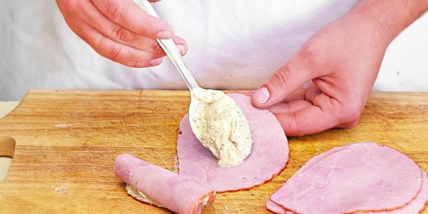 рулетики из ветчины с творогом