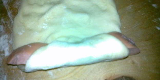 рулетики с сардельками и сыром