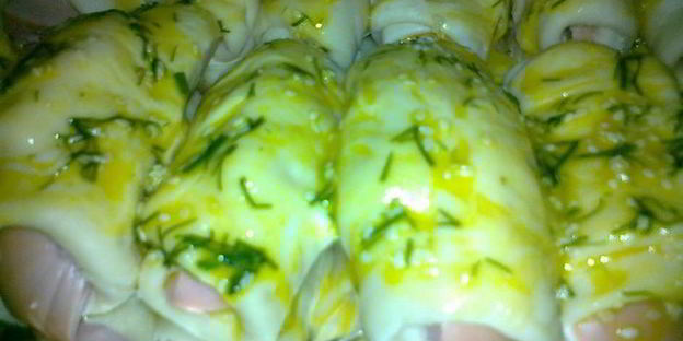 рулетики с сардельками и сыром