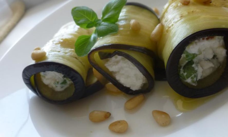 Рецепт рулетов из баклажанов с рикоттой и кедровыми орешками