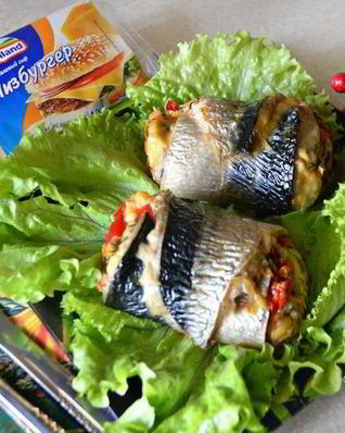 Рулеты из скумбрии с сыром и овощами