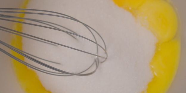 шоколадный рулет с грецкими орешками