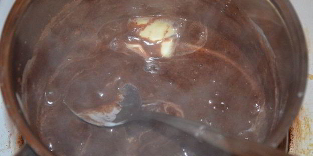 шоколадный рулет с грецкими орешками