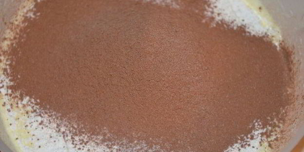 шоколадный рулет с грецкими орешками