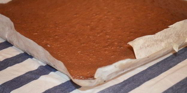 шоколадный рулет с грецкими орешками