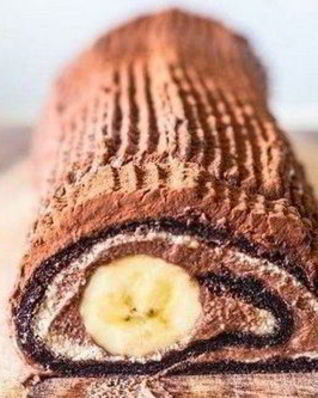 Шоколадный рулет с начинкой из бананов