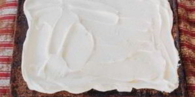 шоколадный рулет со взбитыми сливками