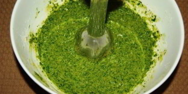 шпинатный рулет с красной рыбой