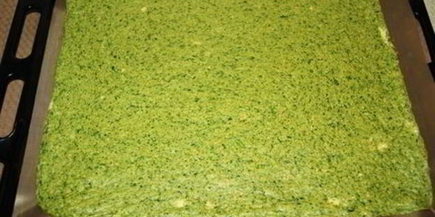 шпинатный рулет с красной рыбой