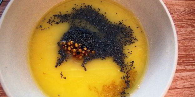 слоеные рулетики в заливке