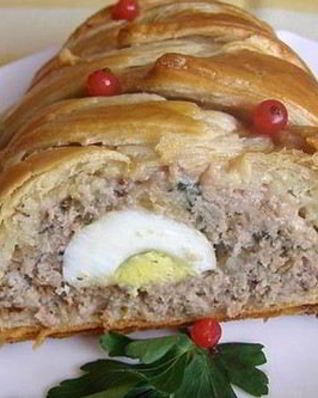 Сочный мясной рулет с яйцом