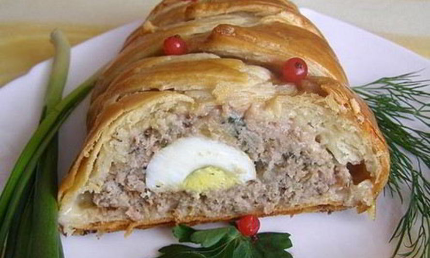 Рецепт сочного мясного рулета с яйцом