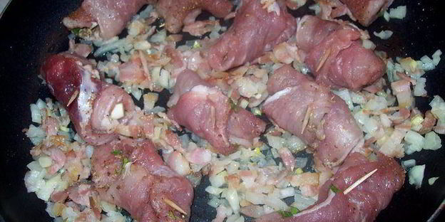 свиные рулетики по-итальянски