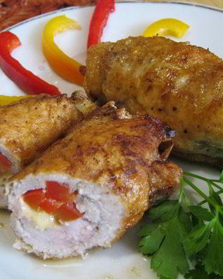 Свиные рулетики со сладким перцем и сыром