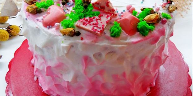 торт-рулет цветы для любимой с черносмородиновым курдом