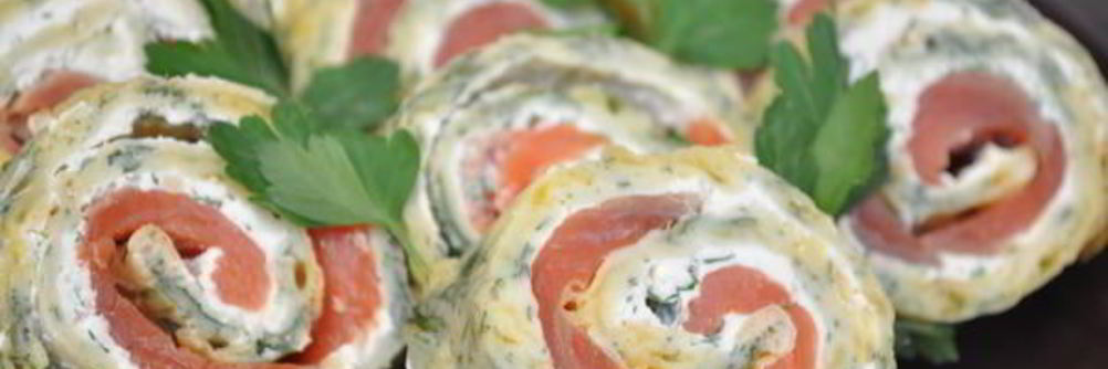 Яично-сырный рулет с красной рыбой