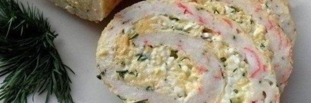 Закусочный рулет из омлета с крабовыми палочками